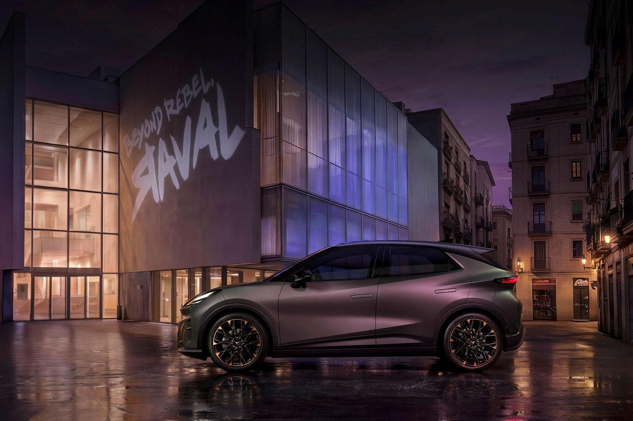 Der neue CUPRA Raval in der Farbe plasma (Foto: Cupra | Seat)
