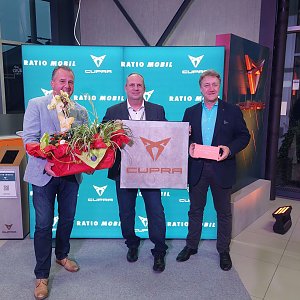 Übergabe Präsent CUPRA