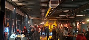 CUPRA TRIBE NIGHT - Ambiente mit Gästen und Licht