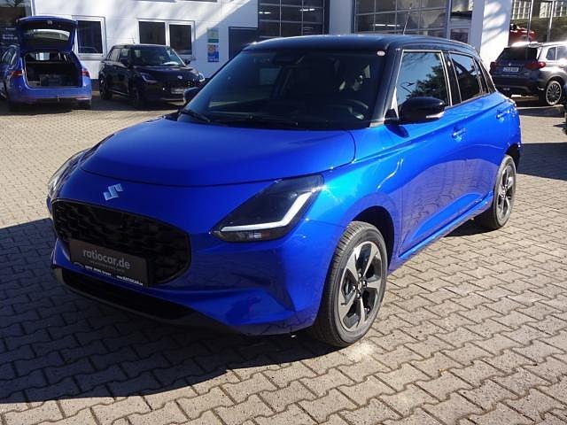 Suzuki Swift in Frontier Blue mit schwarzem Dach (Foto: Ratio Mobil)