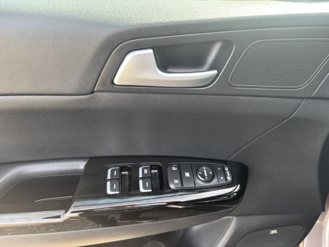 Kia SPORTAGE 1.6 GDI DREAM TEAM 2WD NAVI LEDER SHZ Bildbeschreibung: Kia SPORTAGE 1.6 GDI DREAM TEAM 2WD NAVI LEDER SHZ