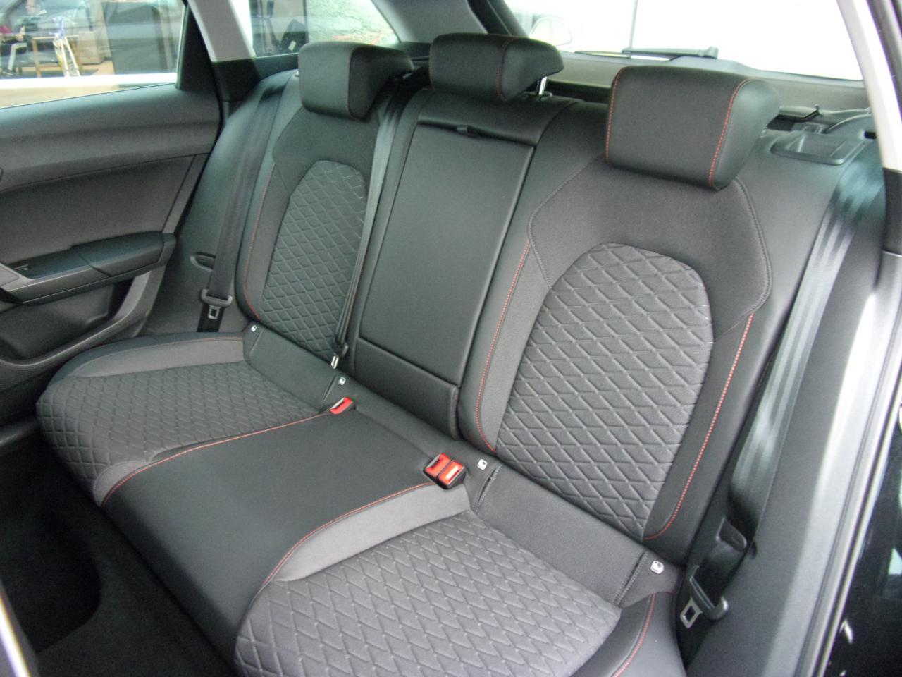 Seat LEON SPORTSTOURER FR 2.0 TDI DSG AHK NAVI KAMERA Bildbeschreibung: Seat LEON SPORTSTOURER FR 2.0 TDI DSG AHK NAVI KAMERA