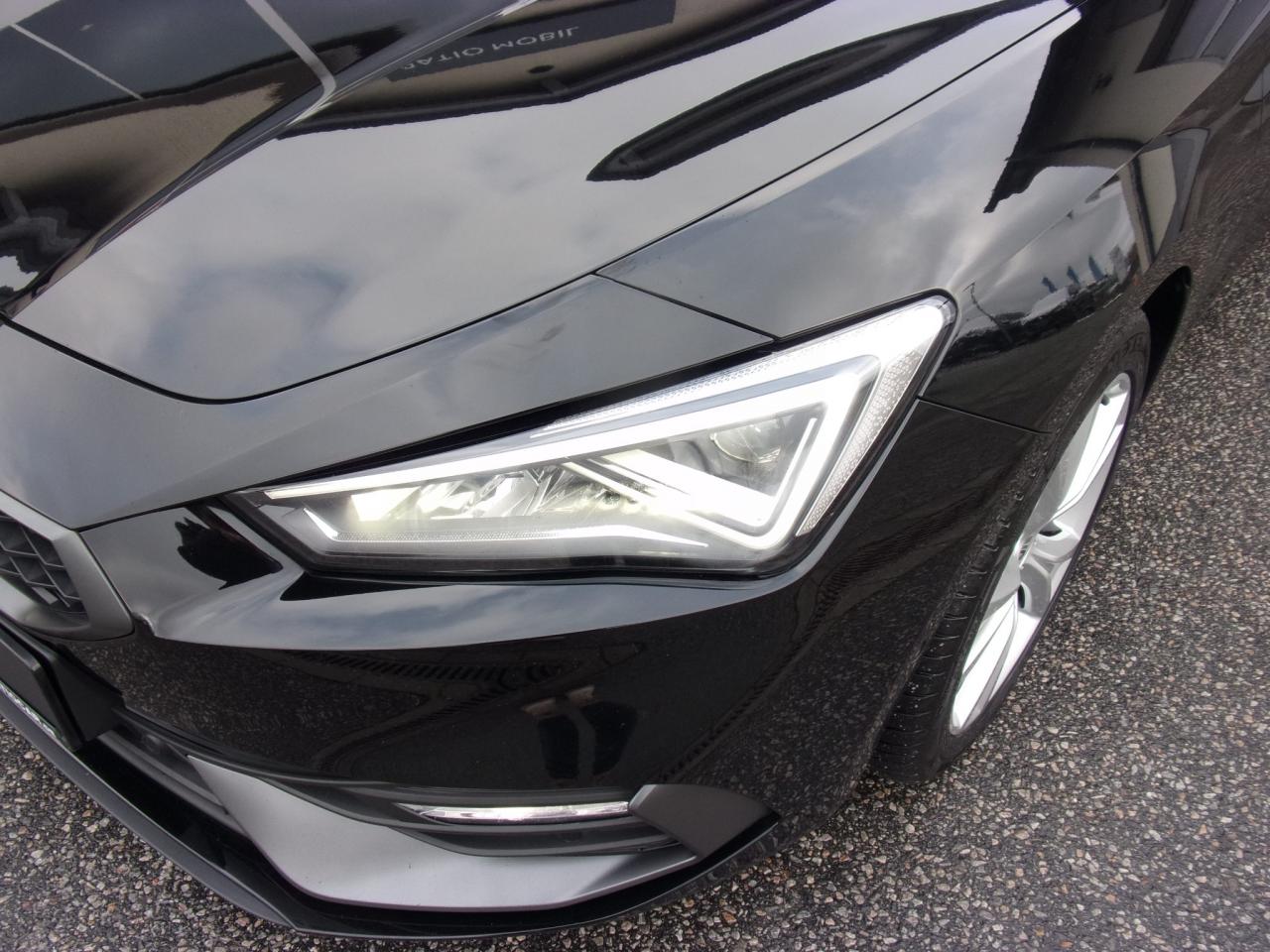 Seat LEON SPORTSTOURER FR 2.0 TDI DSG AHK NAVI KAMERA Bildbeschreibung: Seat LEON SPORTSTOURER FR 2.0 TDI DSG AHK NAVI KAMERA