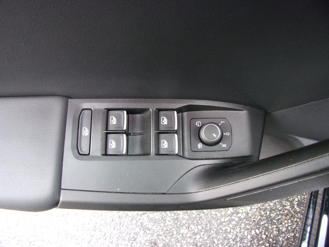 Seat LEON SPORTSTOURER FR 2.0 TDI DSG AHK NAVI KAMERA Bildbeschreibung: Seat LEON SPORTSTOURER FR 2.0 TDI DSG AHK NAVI KAMERA