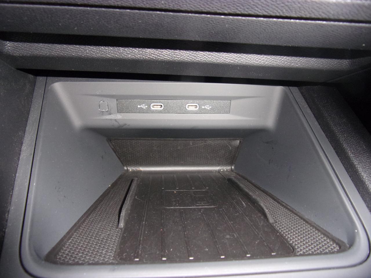 Seat LEON SPORTSTOURER FR 2.0 TDI DSG AHK NAVI KAMERA Bildbeschreibung: Seat LEON SPORTSTOURER FR 2.0 TDI DSG AHK NAVI KAMERA