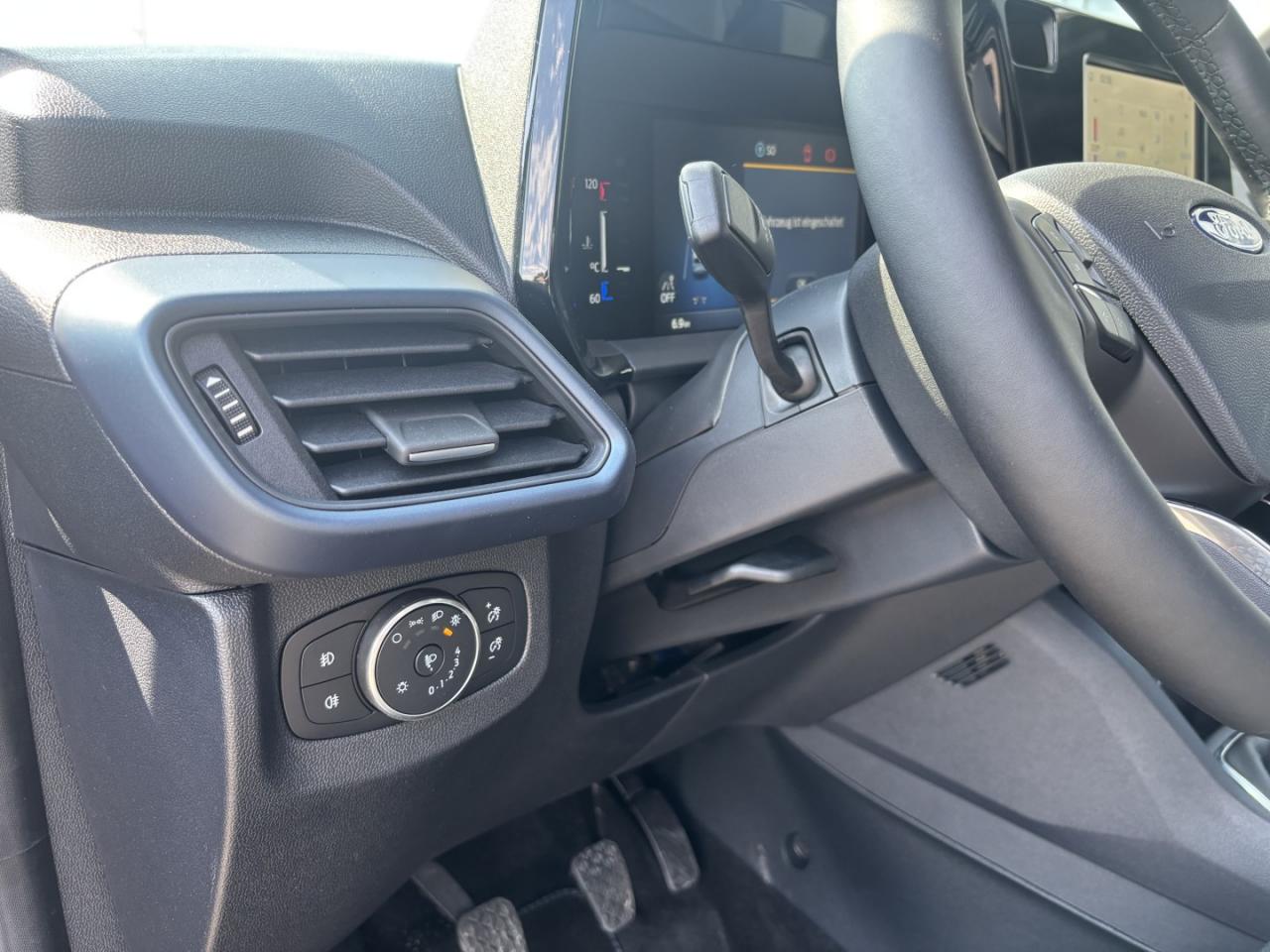 Ford TOURNEO 1.0 , CO2-Klasse: B, NAVI Bildbeschreibung: Ford TOURNEO 1.0 , CO2-Klasse: B, NAVI