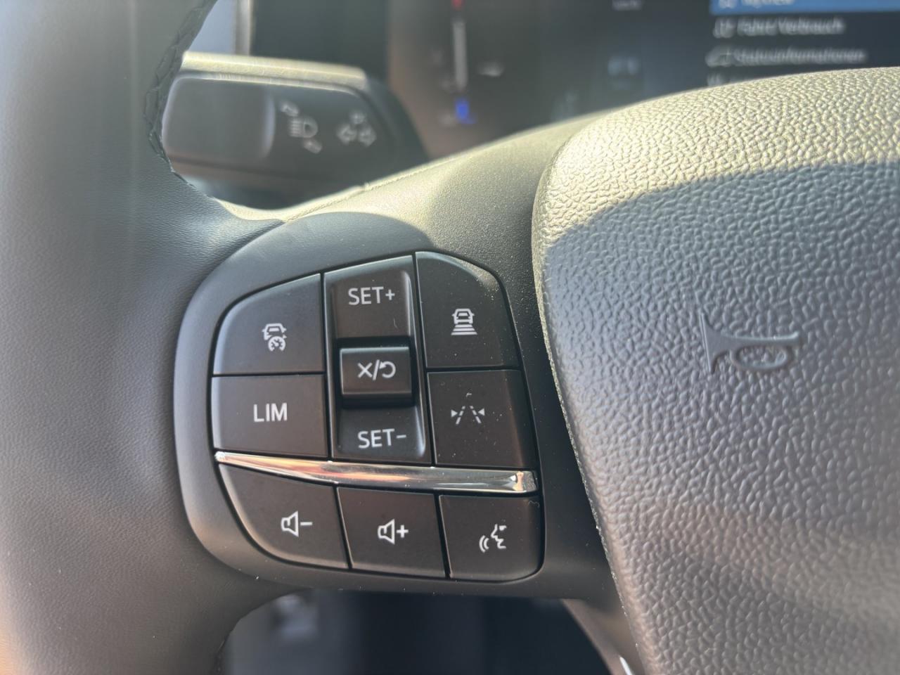 Ford TOURNEO 1.0 , CO2-Klasse: B, NAVI Bildbeschreibung: Ford TOURNEO 1.0 , CO2-Klasse: B, NAVI
