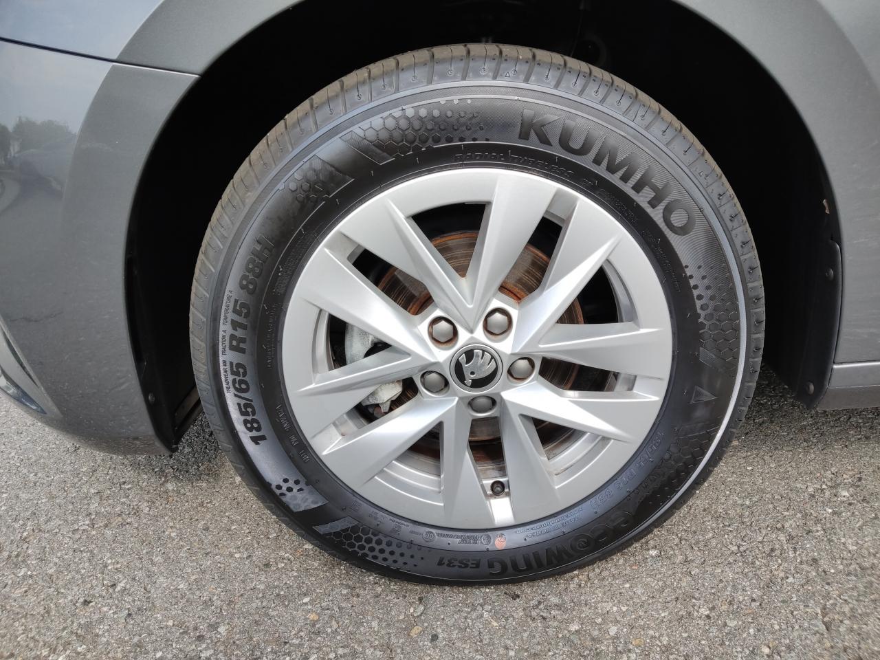 Skoda FABIA AMBITION 1.0 TSI EINPARKH. DAB+ FREISPR. Bildbeschreibung: Skoda FABIA AMBITION 1.0 TSI EINPARKH. DAB+ FREISPR.