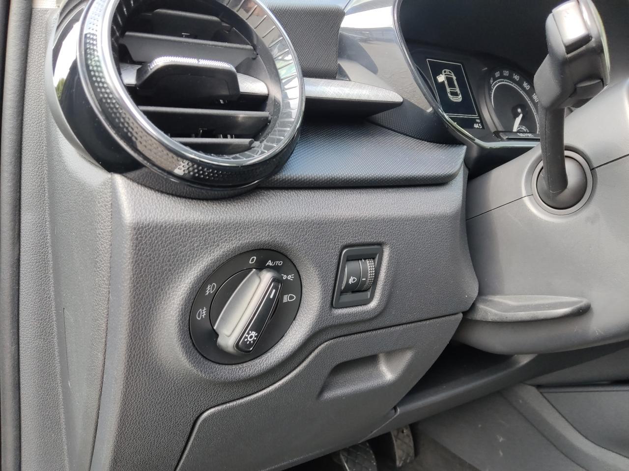 Skoda FABIA AMBITION 1.0 TSI EINPARKH. DAB+ FREISPR. Bildbeschreibung: Skoda FABIA AMBITION 1.0 TSI EINPARKH. DAB+ FREISPR.