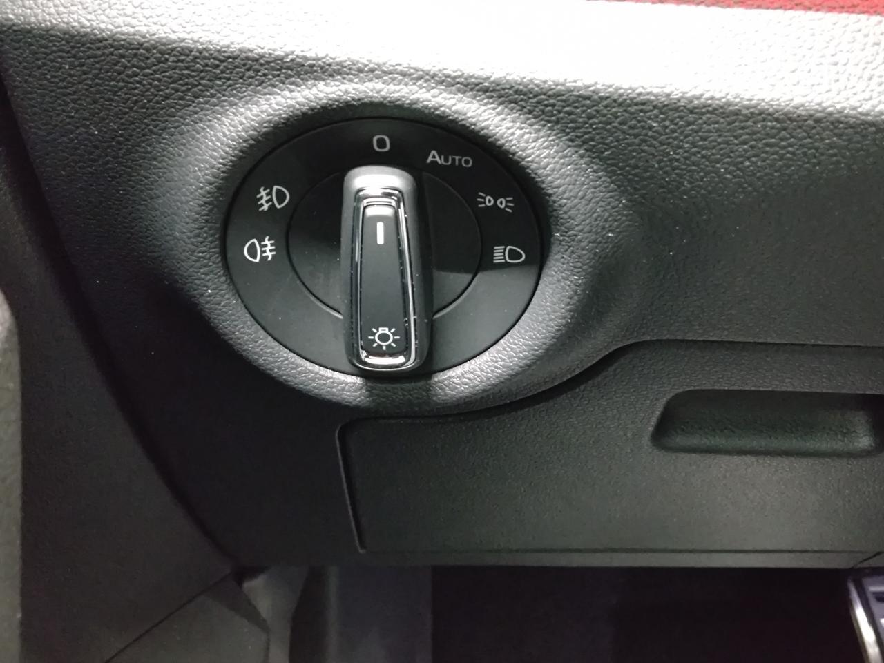Skoda FABIA AMBITION 1.0 TSI EINPARKH. DAB+ FREISPR. Bildbeschreibung: Skoda FABIA AMBITION 1.0 TSI EINPARKH. DAB+ FREISPR.