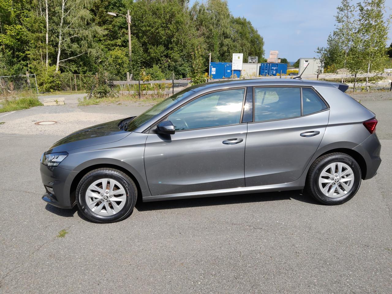 Skoda FABIA AMBITION 1.0 TSI EINPARKH. DAB+ FREISPR. Bildbeschreibung: Skoda FABIA AMBITION 1.0 TSI EINPARKH. DAB+ FREISPR.