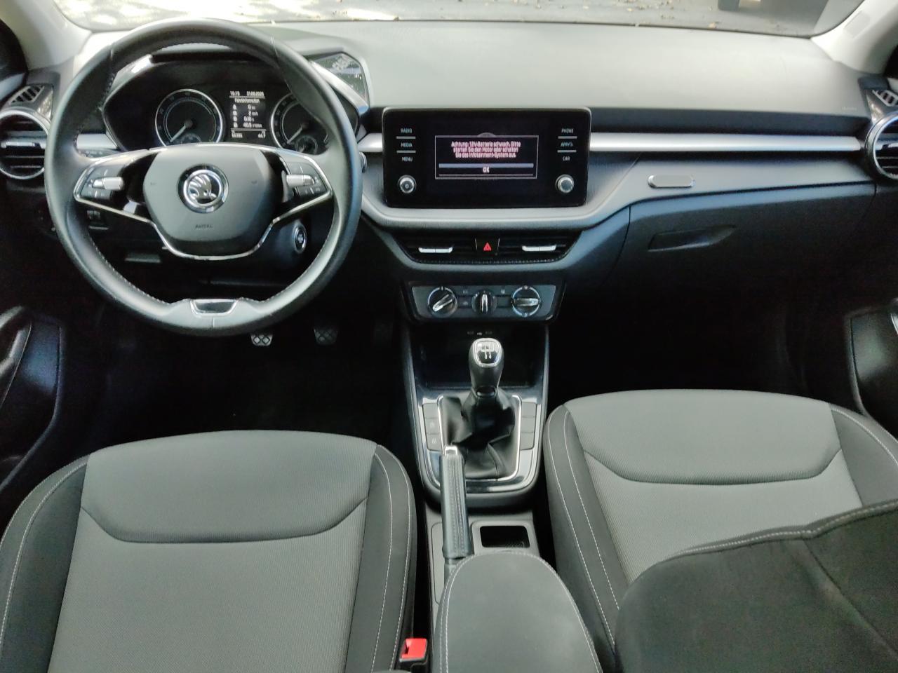 Skoda FABIA AMBITION 1.0 TSI EINPARKH. DAB+ FREISPR. Bildbeschreibung: Skoda FABIA AMBITION 1.0 TSI EINPARKH. DAB+ FREISPR.