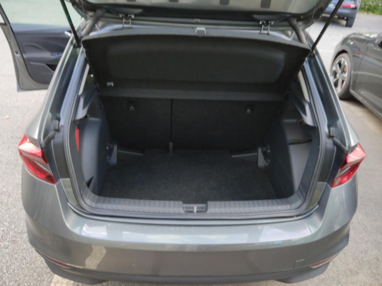 Skoda FABIA AMBITION 1.0 TSI EINPARKH. DAB+ FREISPR. Bildbeschreibung: Skoda FABIA AMBITION 1.0 TSI EINPARKH. DAB+ FREISPR.