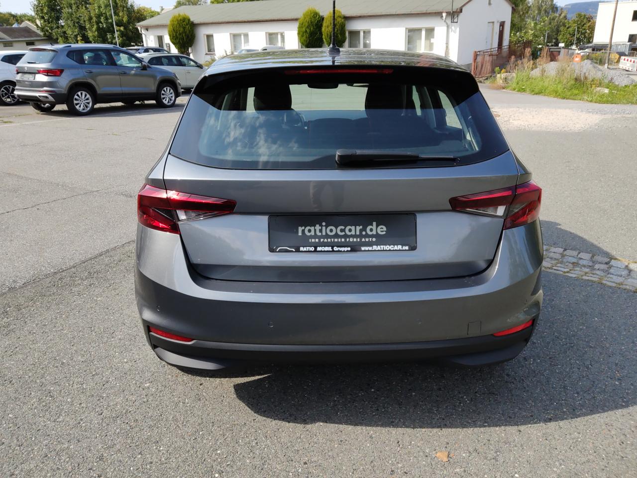 Skoda FABIA AMBITION 1.0 TSI EINPARKH. DAB+ FREISPR. Bildbeschreibung: Skoda FABIA AMBITION 1.0 TSI EINPARKH. DAB+ FREISPR.