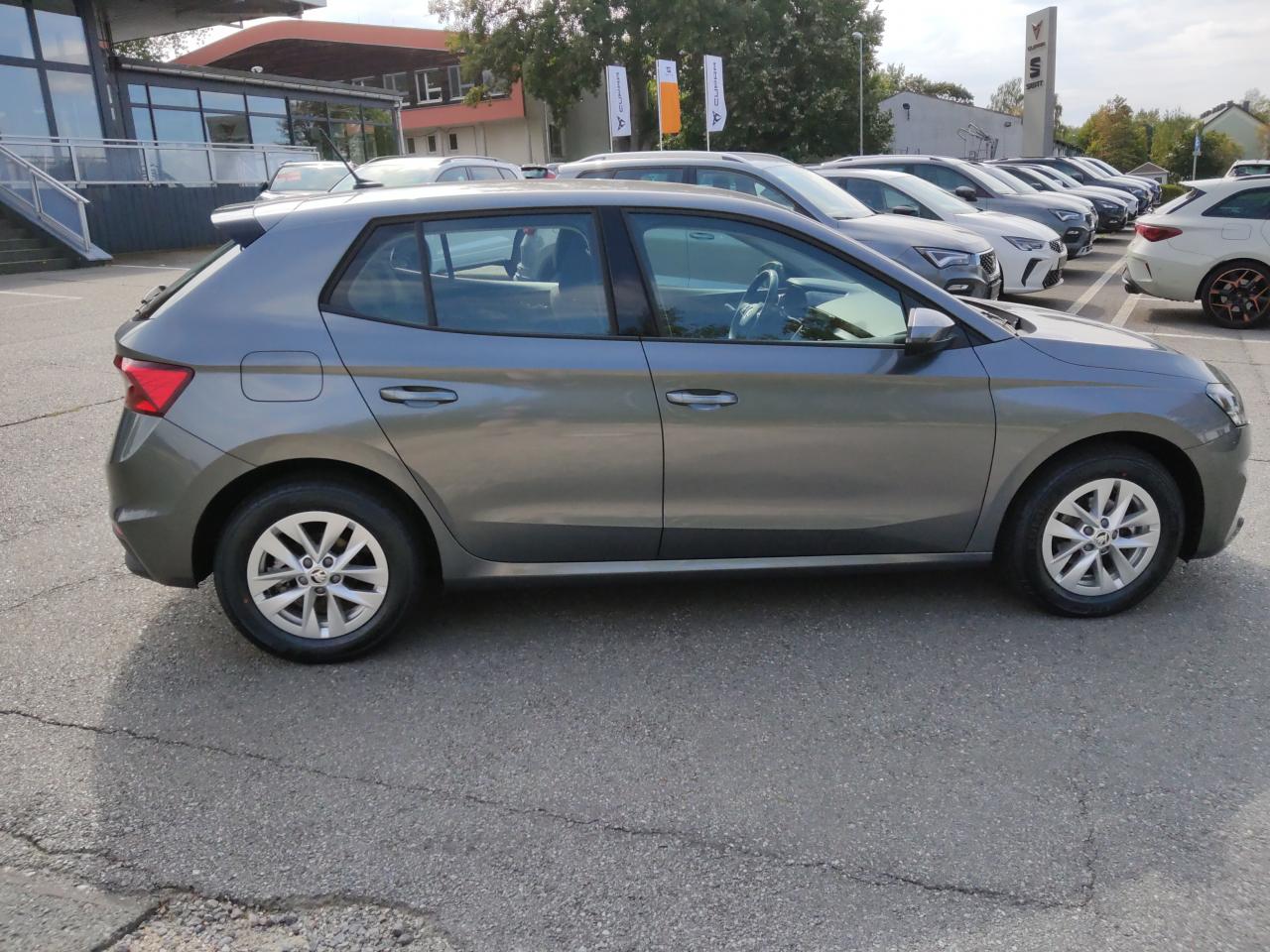 Skoda FABIA AMBITION 1.0 TSI EINPARKH. DAB+ FREISPR. Bildbeschreibung: Skoda FABIA AMBITION 1.0 TSI EINPARKH. DAB+ FREISPR.