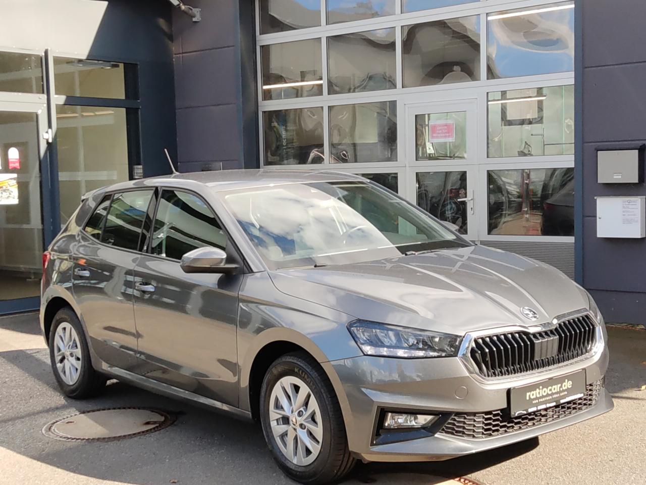 Skoda FABIA AMBITION 1.0 TSI EINPARKH. DAB+ FREISPR. Bildbeschreibung: Skoda FABIA AMBITION 1.0 TSI EINPARKH. DAB+ FREISPR.