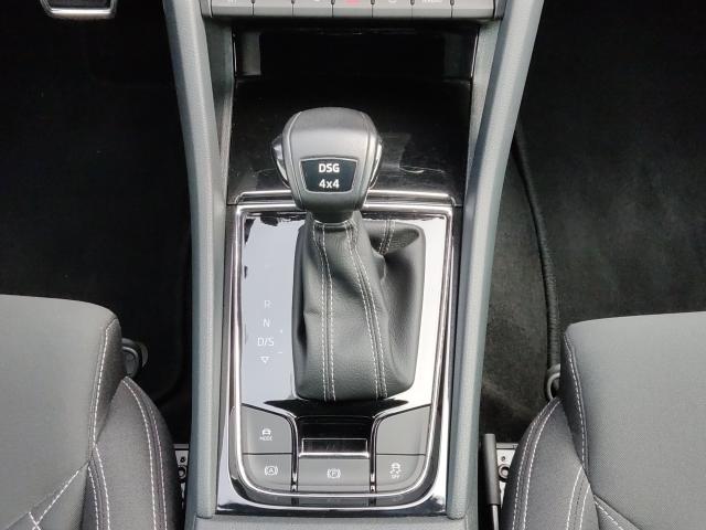 Skoda KAROQ SPORTLINE 1.5 TSI DSG 4X4 NAVI EINPARKH. Bildbeschreibung: Skoda KAROQ SPORTLINE 1.5 TSI DSG 4X4 NAVI EINPARKH.