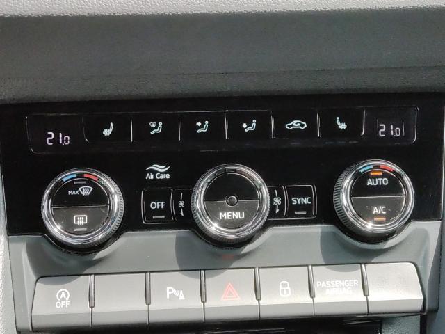 Skoda KAROQ SPORTLINE 1.5 TSI DSG 4X4 NAVI EINPARKH. Bildbeschreibung: Skoda KAROQ SPORTLINE 1.5 TSI DSG 4X4 NAVI EINPARKH.
