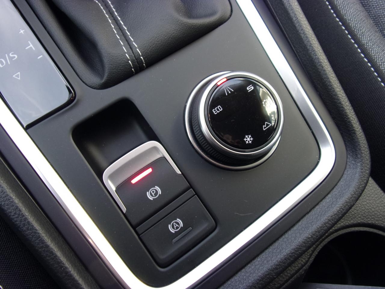 Seat ATECA STYLE 2.0 TDI DSG 4DRIVE DAB+ USB NAVI Bildbeschreibung: Seat ATECA STYLE 2.0 TDI DSG 4DRIVE DAB+ USB NAVI