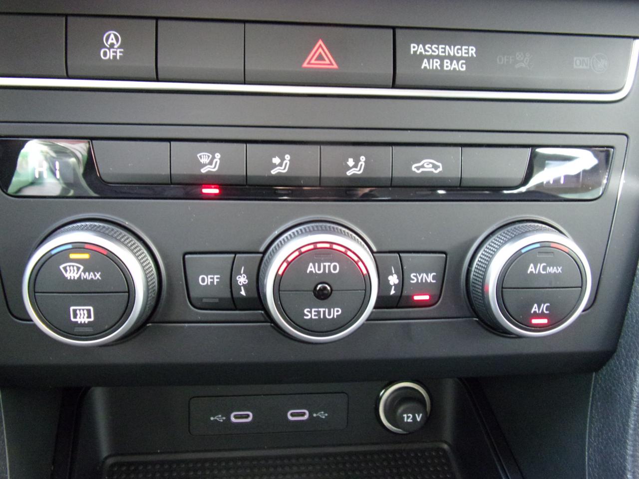 Seat ATECA STYLE 2.0 TDI DSG 4DRIVE DAB+ USB NAVI Bildbeschreibung: Seat ATECA STYLE 2.0 TDI DSG 4DRIVE DAB+ USB NAVI