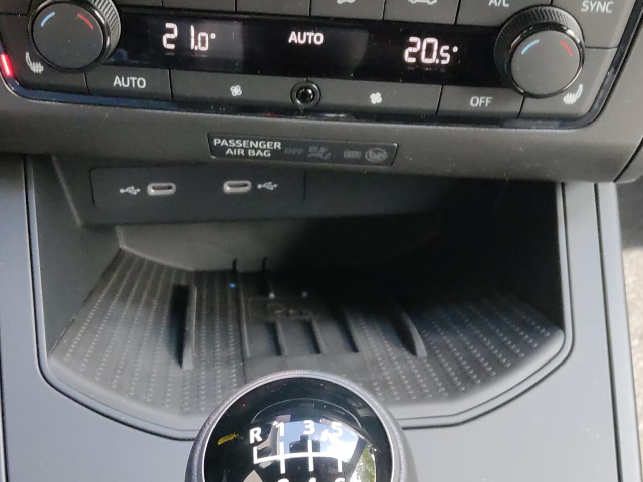 Seat IBIZA 1.0 FR, CO2-Klasse: B, NAVI AHZV-VORBER. SITZHEIZ. EPH Bildbeschreibung: Seat IBIZA 1.0 FR, CO2-Klasse: B, NAVI AHZV-VORBER. SITZHEIZ. EPH