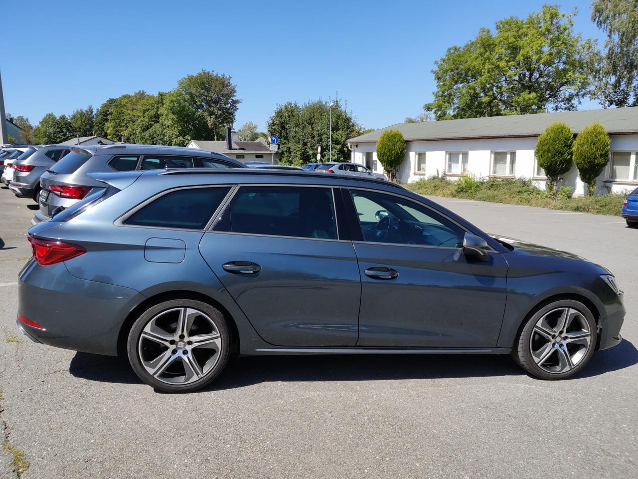 Seat LEON SPORTSTOURER FR PLUS 2.0 TSI DSG NAVI SHZ Bildbeschreibung: Seat LEON SPORTSTOURER FR PLUS 2.0 TSI DSG NAVI SHZ