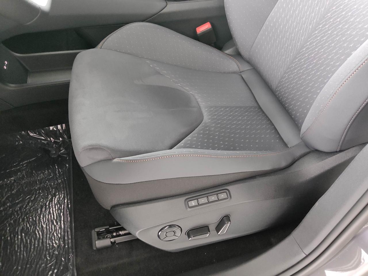 Cupra RAVAL ENDURANCE EDITION DYNAMIC PLUS PLASMA 155 KW 52KWH, CO2-Klasse: A, Bildbeschreibung: Cupra RAVAL ENDURANCE EDITION DYNAMIC PLUS PLASMA 155 KW 52KWH, CO2-Klasse: A,