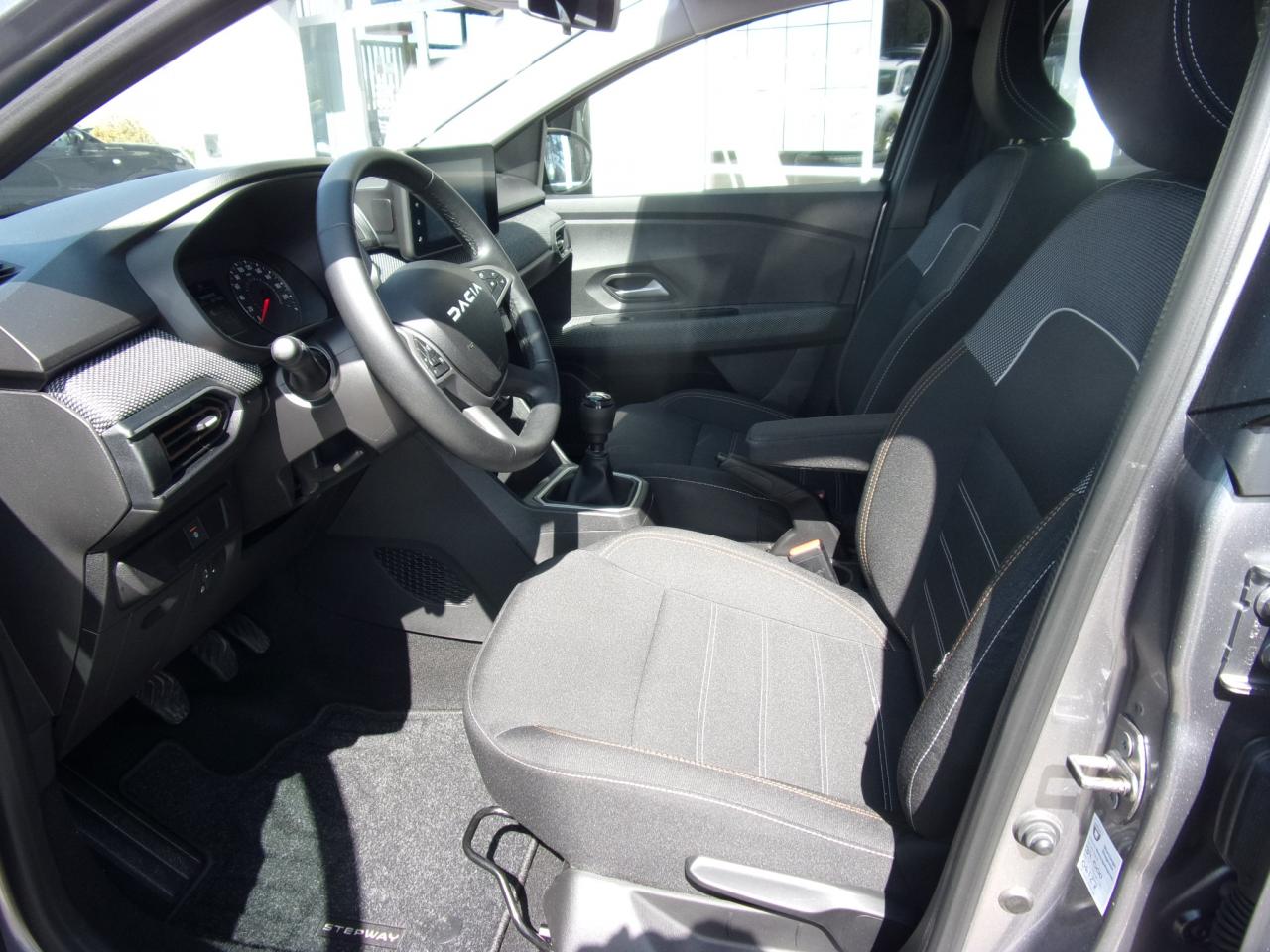 Dacia SANDERO STEPWAY 1.0 TCI EXPRESSION VOLL-LED DAB+ Bildbeschreibung: Dacia SANDERO STEPWAY 1.0 TCI EXPRESSION VOLL-LED DAB+