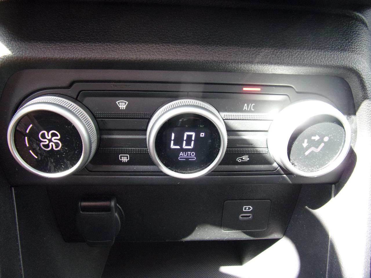 Dacia SANDERO STEPWAY 1.0 TCI EXPRESSION VOLL-LED DAB+ Bildbeschreibung: Dacia SANDERO STEPWAY 1.0 TCI EXPRESSION VOLL-LED DAB+