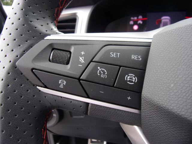 Seat ATECA FR 2.0 TSI DSG 4DRIVE AHZV NAVI SHZ DAB+ Bildbeschreibung: Seat ATECA FR 2.0 TSI DSG 4DRIVE AHZV NAVI SHZ DAB+
