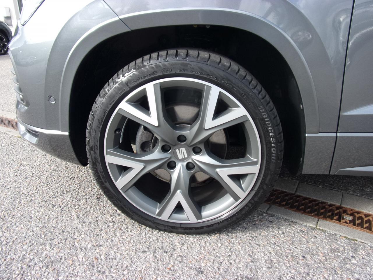 Seat ATECA FR 2.0 TDI DSG NAVI AHZV-VORBR. SITZHEIZ. Bildbeschreibung: Seat ATECA FR 2.0 TDI DSG NAVI AHZV-VORBR. SITZHEIZ.