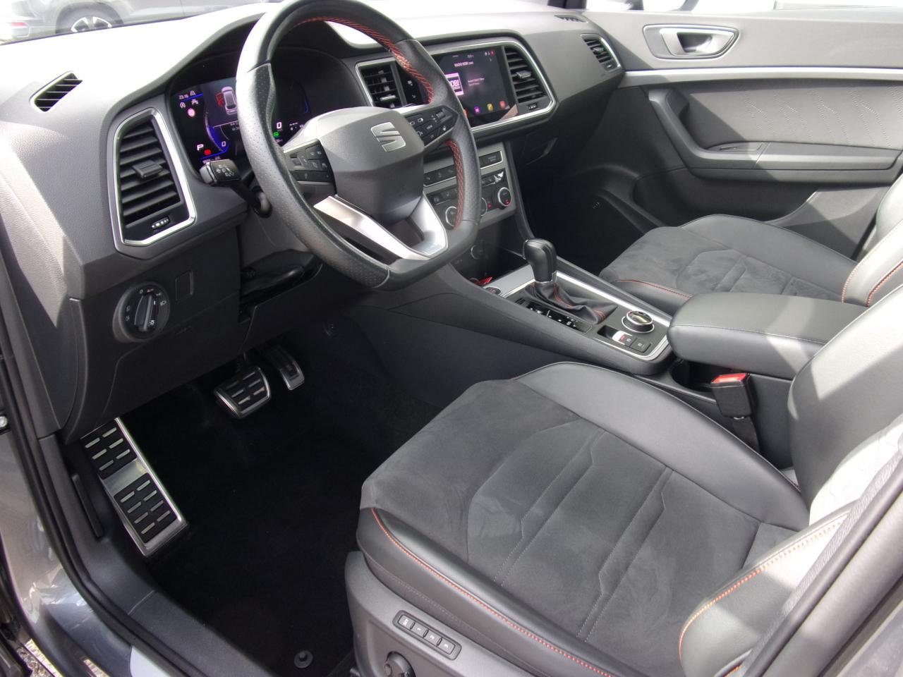 Seat ATECA FR 2.0 TDI DSG NAVI AHZV-VORBR. SITZHEIZ. Bildbeschreibung: Seat ATECA FR 2.0 TDI DSG NAVI AHZV-VORBR. SITZHEIZ.