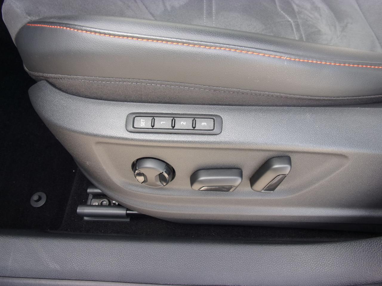 Seat ATECA FR 2.0 TDI DSG NAVI AHZV-VORBR. SITZHEIZ. Bildbeschreibung: Seat ATECA FR 2.0 TDI DSG NAVI AHZV-VORBR. SITZHEIZ.
