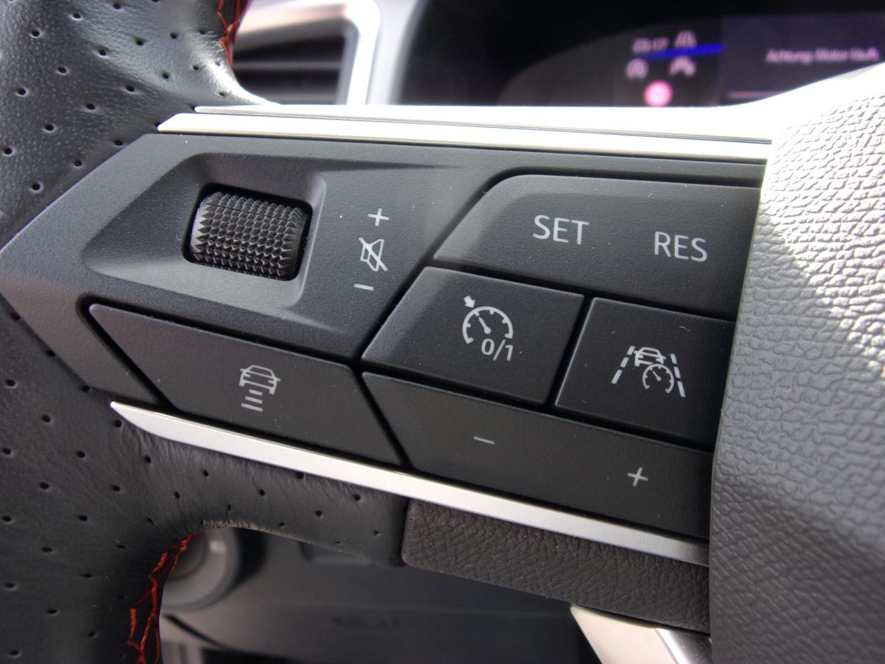 Seat ATECA FR 2.0 TDI DSG NAVI AHZV-VORBR. SITZHEIZ. Bildbeschreibung: Seat ATECA FR 2.0 TDI DSG NAVI AHZV-VORBR. SITZHEIZ.