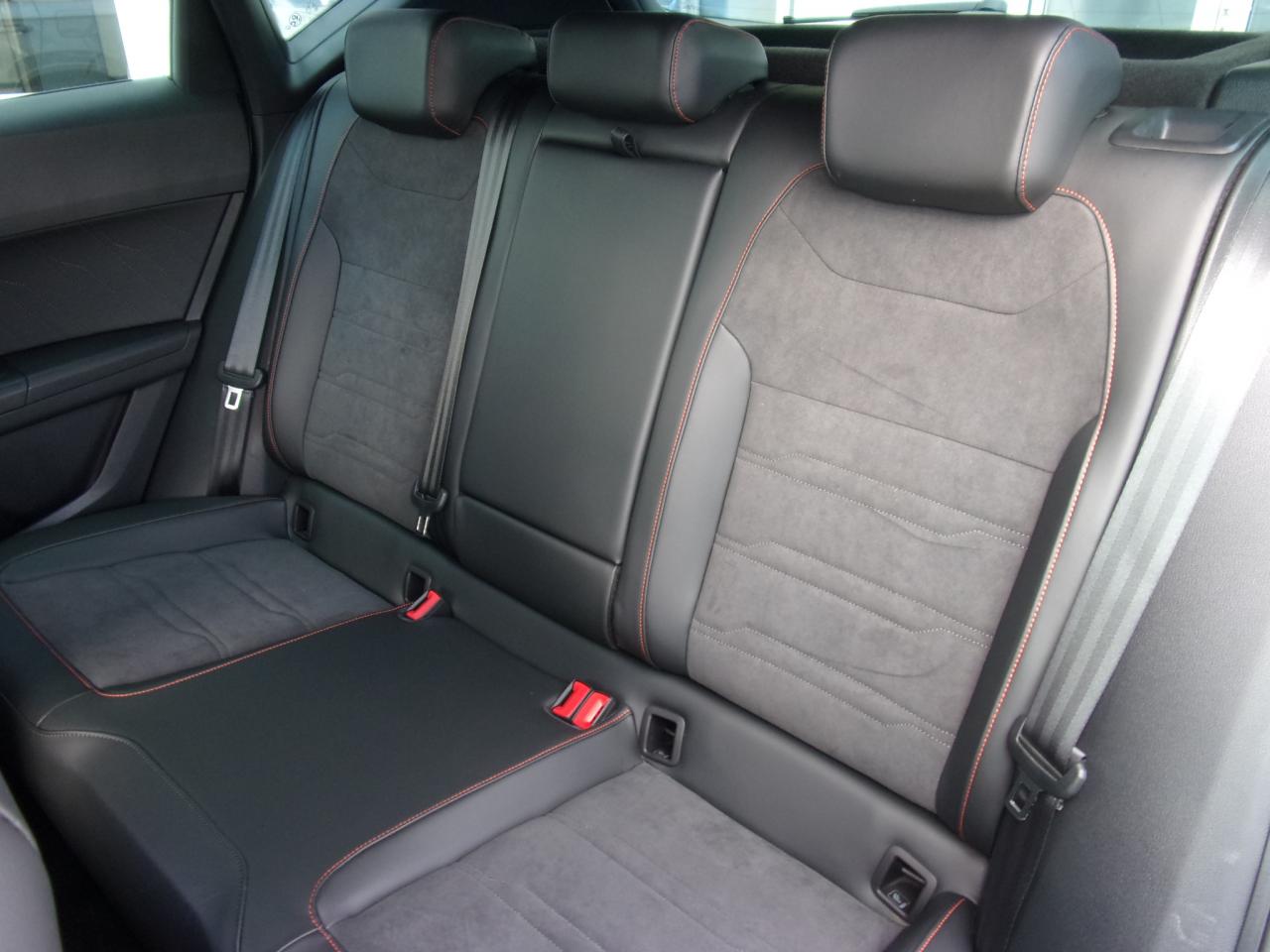 Seat ATECA FR 2.0 TDI DSG NAVI AHZV-VORBR. SITZHEIZ. Bildbeschreibung: Seat ATECA FR 2.0 TDI DSG NAVI AHZV-VORBR. SITZHEIZ.