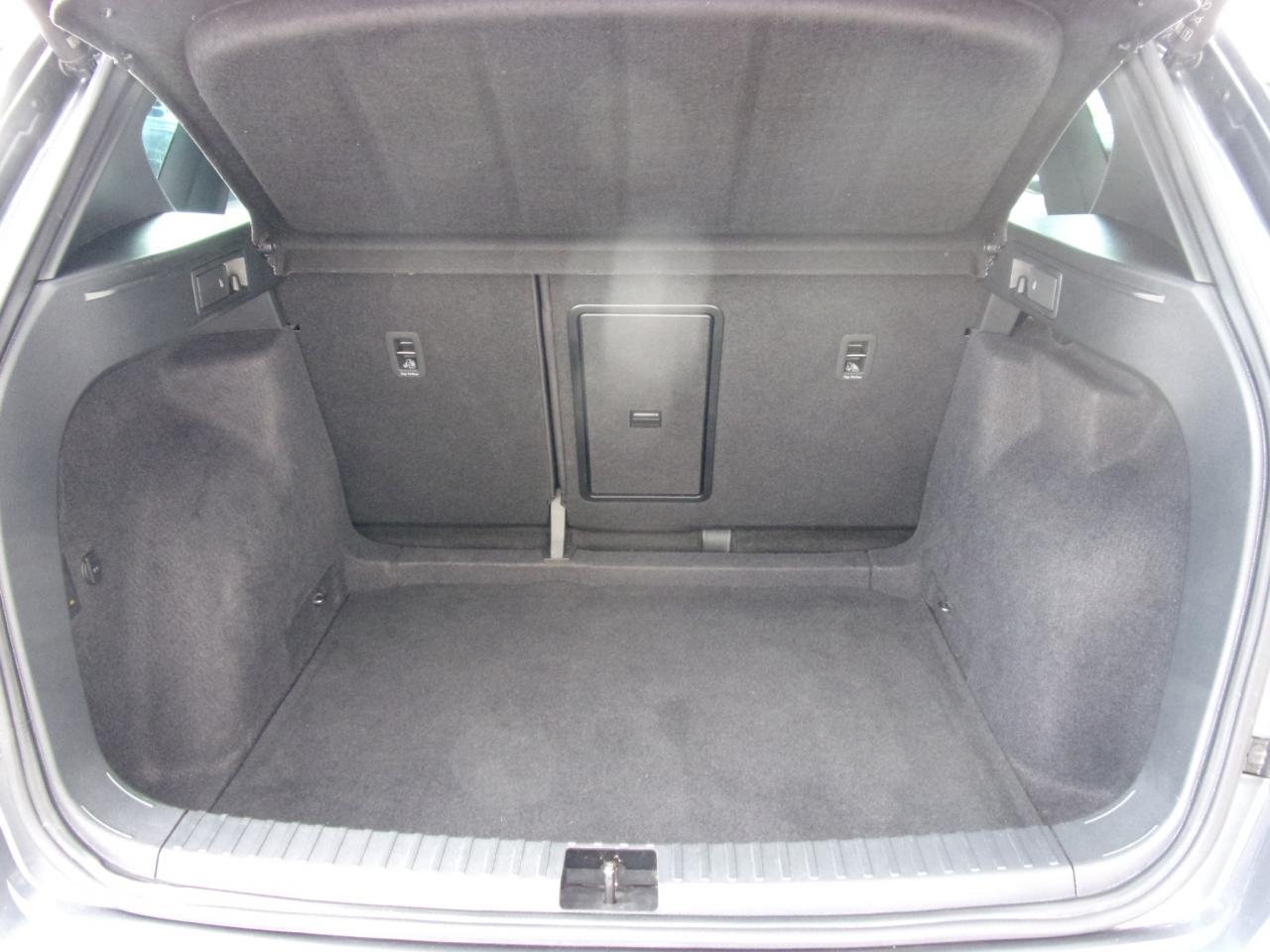 Seat ATECA FR 2.0 TDI DSG NAVI AHZV-VORBR. SITZHEIZ. Bildbeschreibung: Seat ATECA FR 2.0 TDI DSG NAVI AHZV-VORBR. SITZHEIZ.