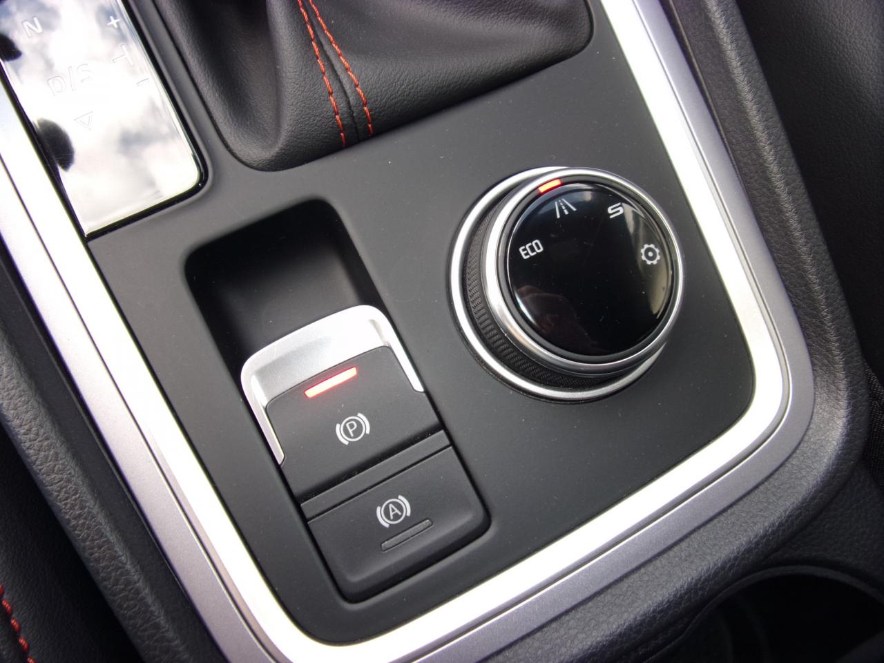 Seat ATECA FR 2.0 TDI DSG NAVI AHZV-VORBR. SITZHEIZ. Bildbeschreibung: Seat ATECA FR 2.0 TDI DSG NAVI AHZV-VORBR. SITZHEIZ.