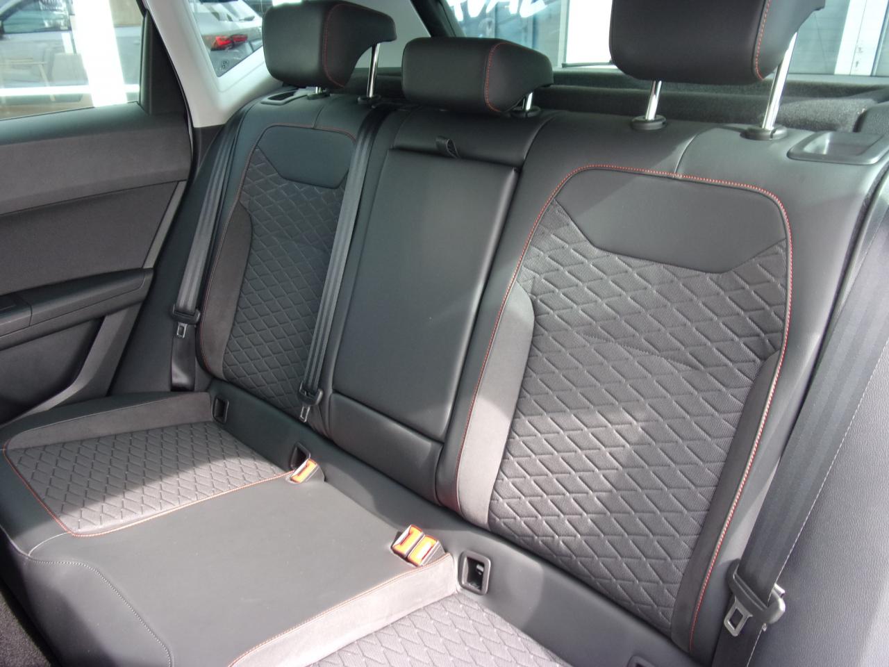 Seat ATECA FR 1.5 TSI BEHEIZB.LENKRAD VOLL-LED DAB+ Bildbeschreibung: Seat ATECA FR 1.5 TSI BEHEIZB.LENKRAD VOLL-LED DAB+