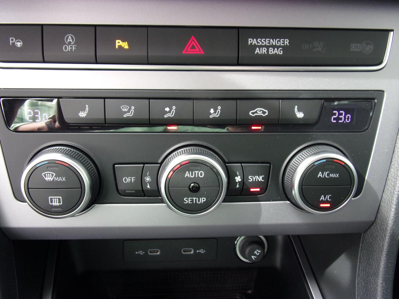 Seat ATECA FR 1.5 TSI BEHEIZB.LENKRAD VOLL-LED DAB+ Bildbeschreibung: Seat ATECA FR 1.5 TSI BEHEIZB.LENKRAD VOLL-LED DAB+