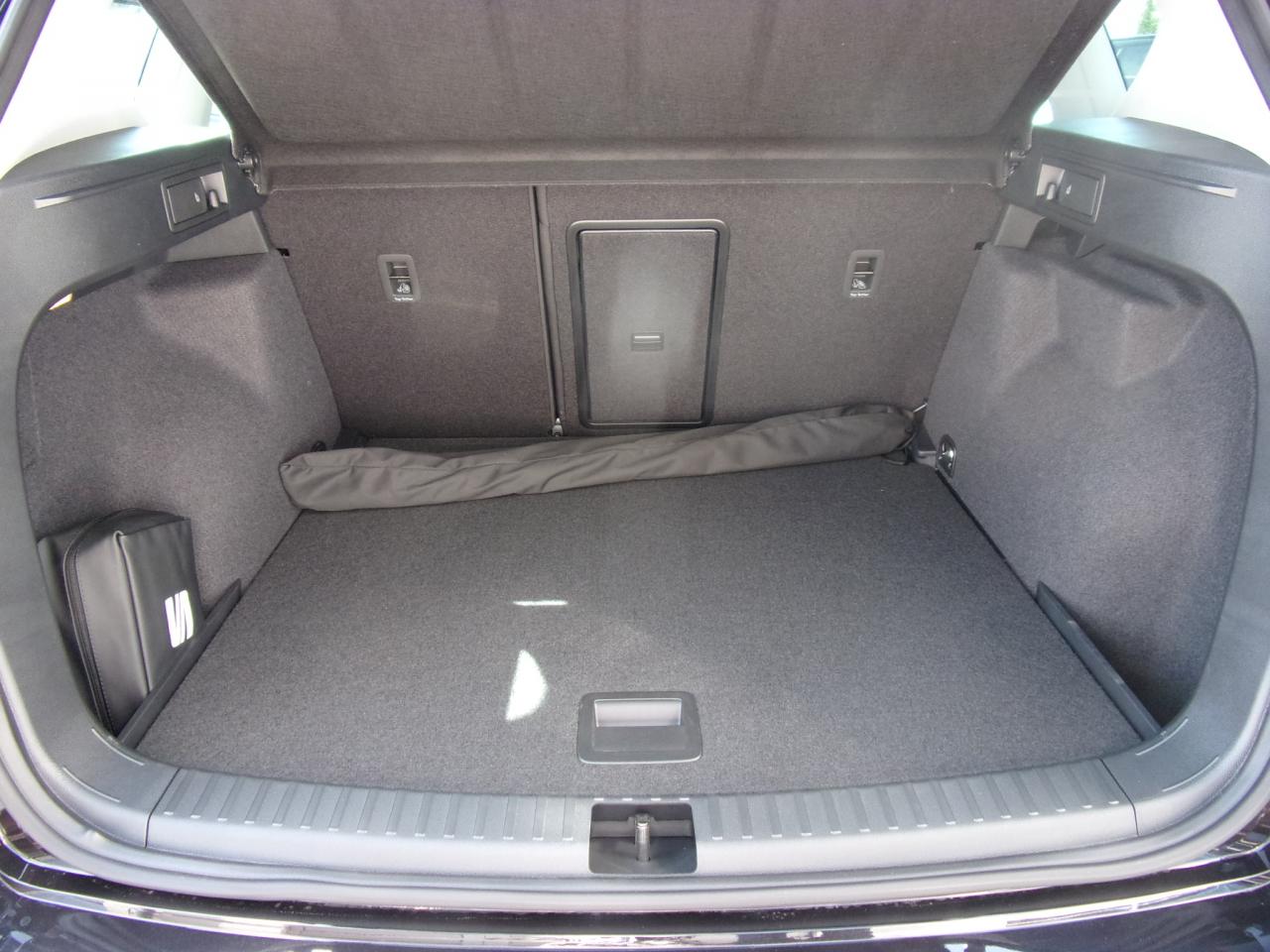 Seat ATECA ROAD EDITION 1.5 TSI DSG, CO2-Klasse: E, NAVI PARKLENKASS. Bildbeschreibung: Seat ATECA ROAD EDITION 1.5 TSI DSG, CO2-Klasse: E, NAVI PARKLENKASS.