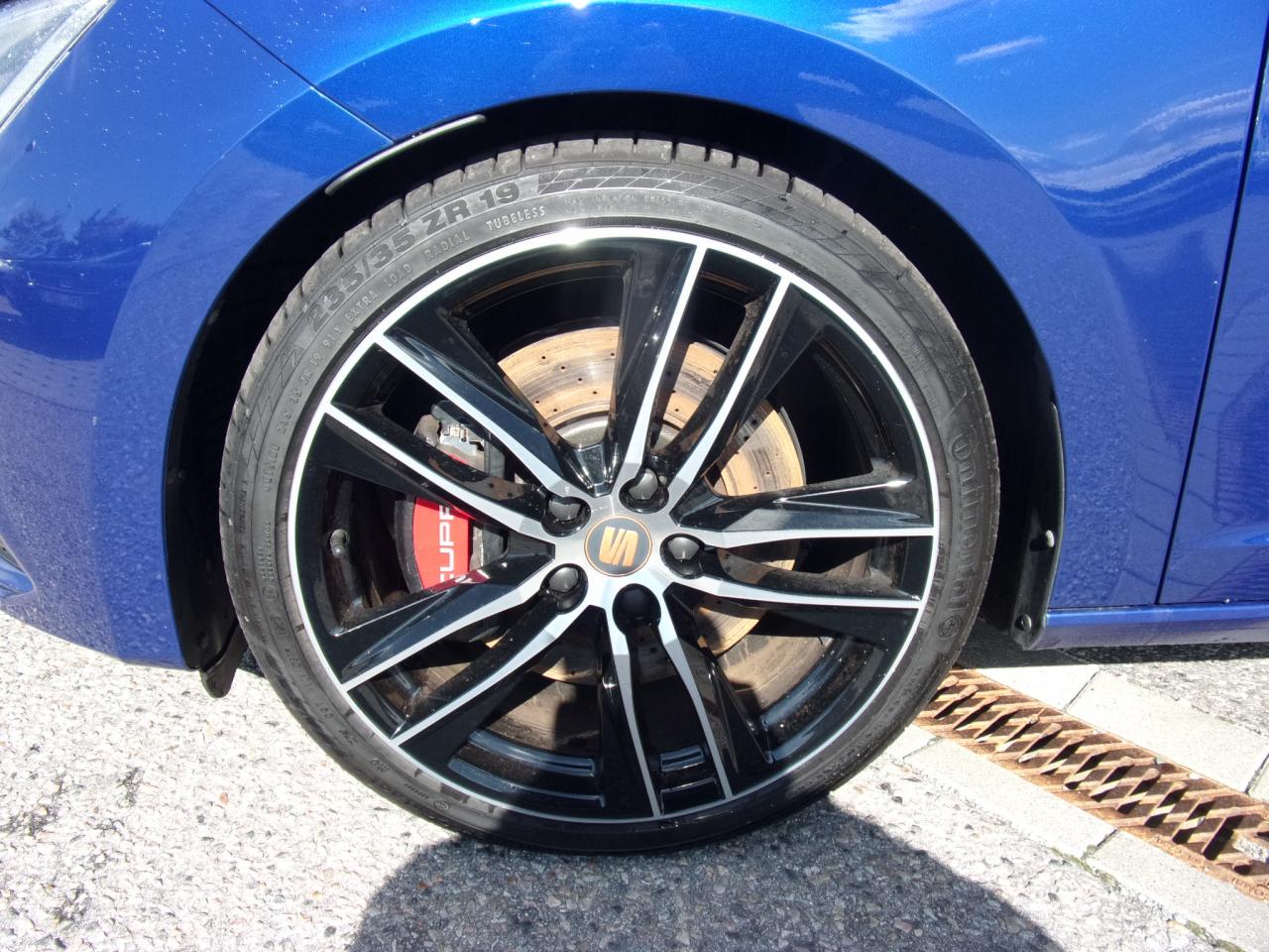 Seat LEON SPORTSTOURER CUPRA 2.0 TSI DSG 4DRIVE NAVI Bildbeschreibung: Seat LEON SPORTSTOURER CUPRA 2.0 TSI DSG 4DRIVE NAVI