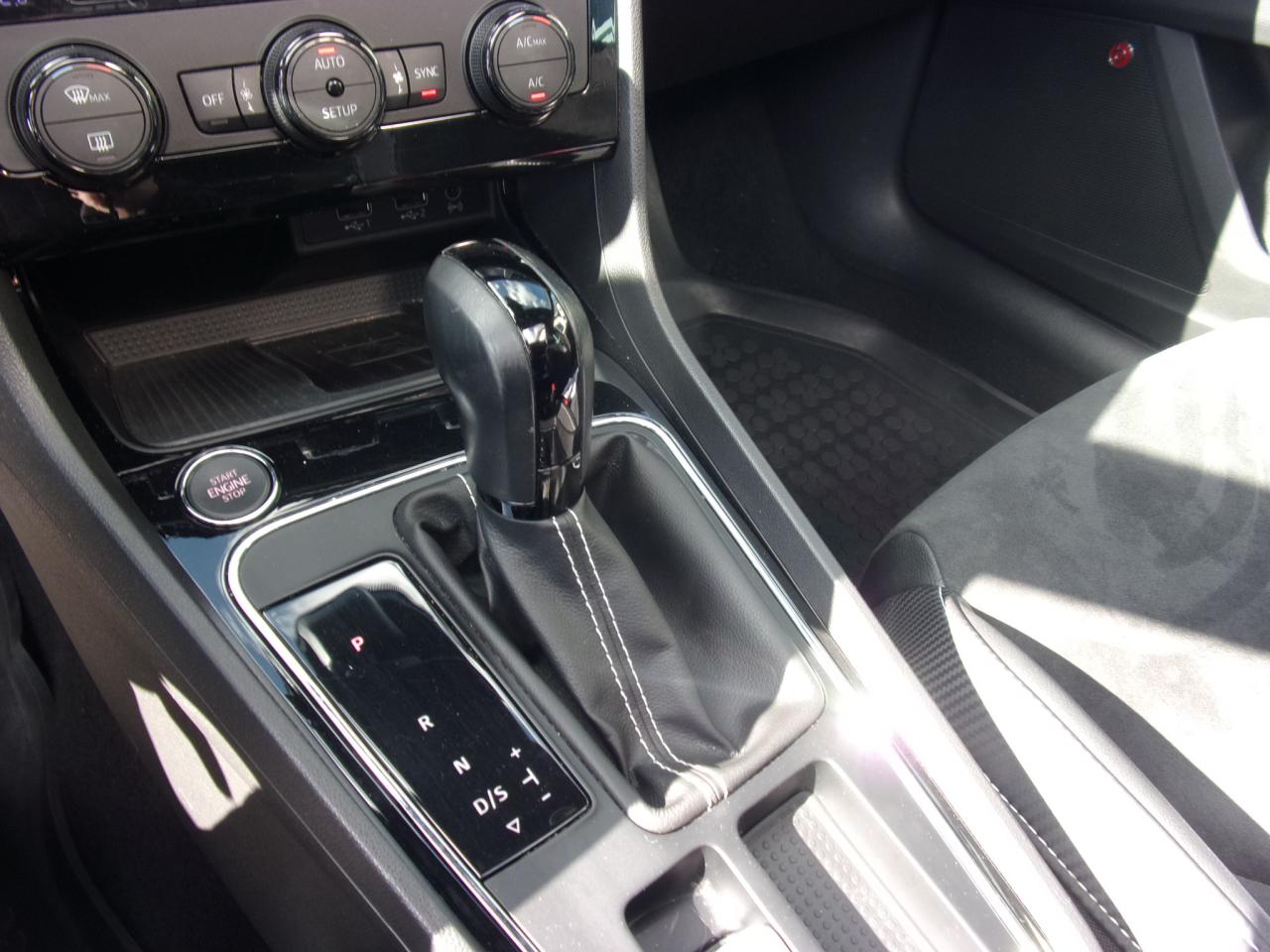 Seat LEON SPORTSTOURER CUPRA 2.0 TSI DSG 4DRIVE NAVI Bildbeschreibung: Seat LEON SPORTSTOURER CUPRA 2.0 TSI DSG 4DRIVE NAVI