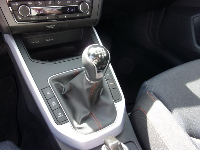 Seat ARONA FR 1.0 TSI PARKLENKASSISTENT NAVI DAB+ Bildbeschreibung: Seat ARONA FR 1.0 TSI PARKLENKASSISTENT NAVI DAB+