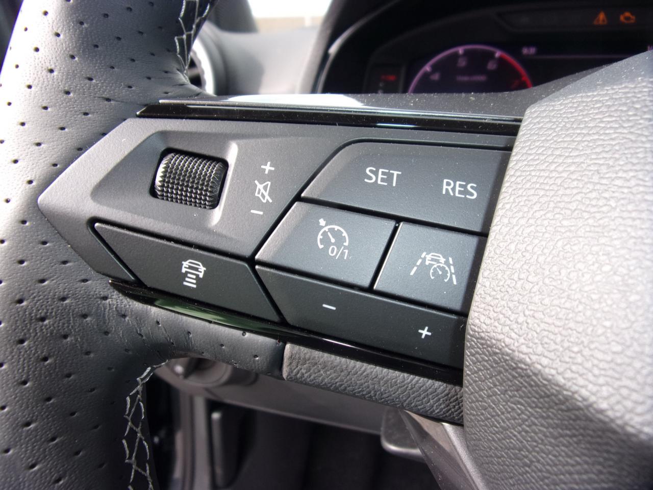 Seat ARONA FR 1.0 TSI DSG, CO2-Klasse: D, NAVI SITZHEIZ. AHZV-VORBER. Bildbeschreibung: Seat ARONA FR 1.0 TSI DSG, CO2-Klasse: D, NAVI SITZHEIZ. AHZV-VORBER.
