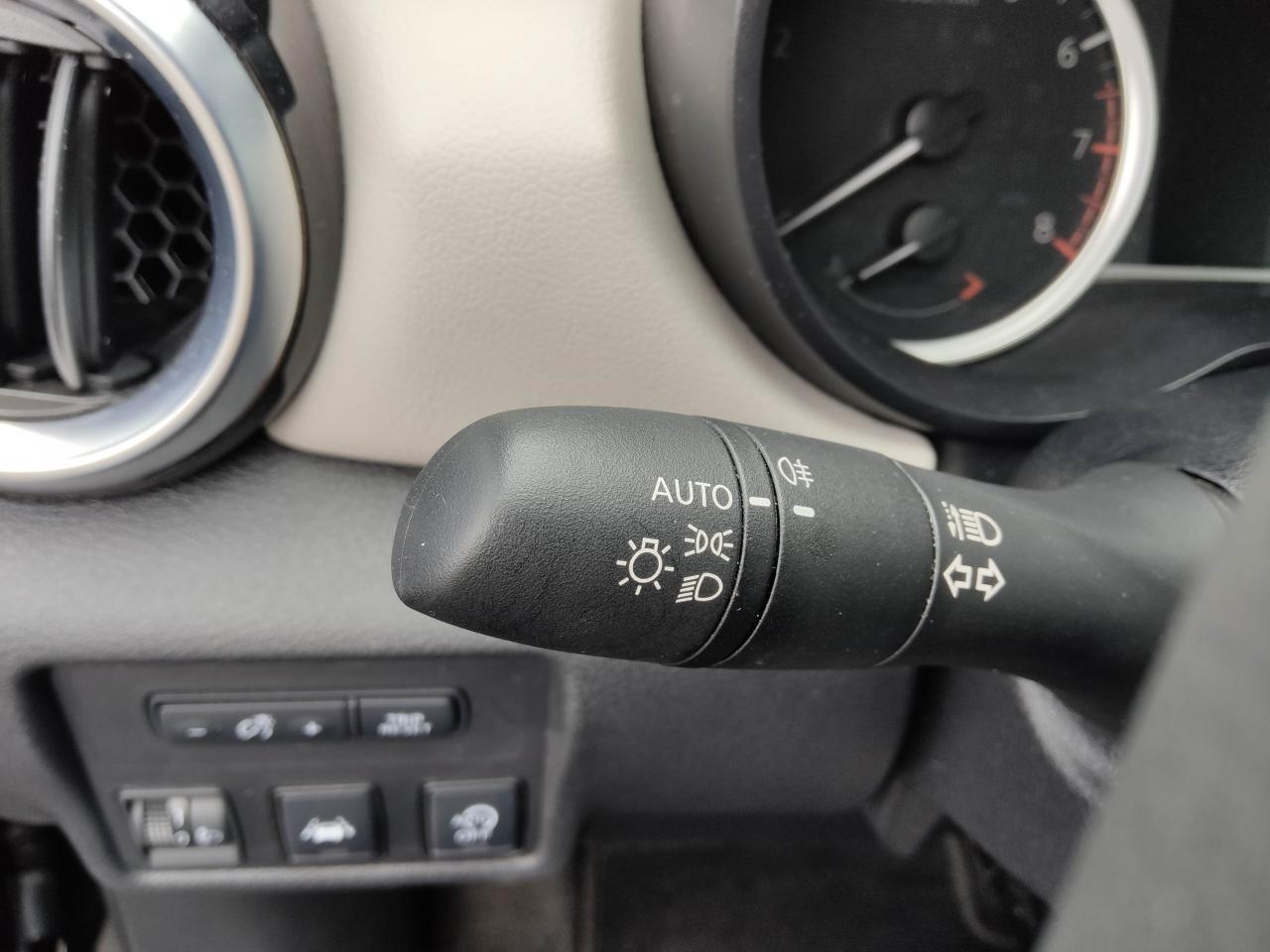 Nissan MICRA ACENTA 1.0 SCHECKHEFTGEPFL. NAVI KLIMA Bildbeschreibung: Nissan MICRA ACENTA 1.0 SCHECKHEFTGEPFL. NAVI KLIMA
