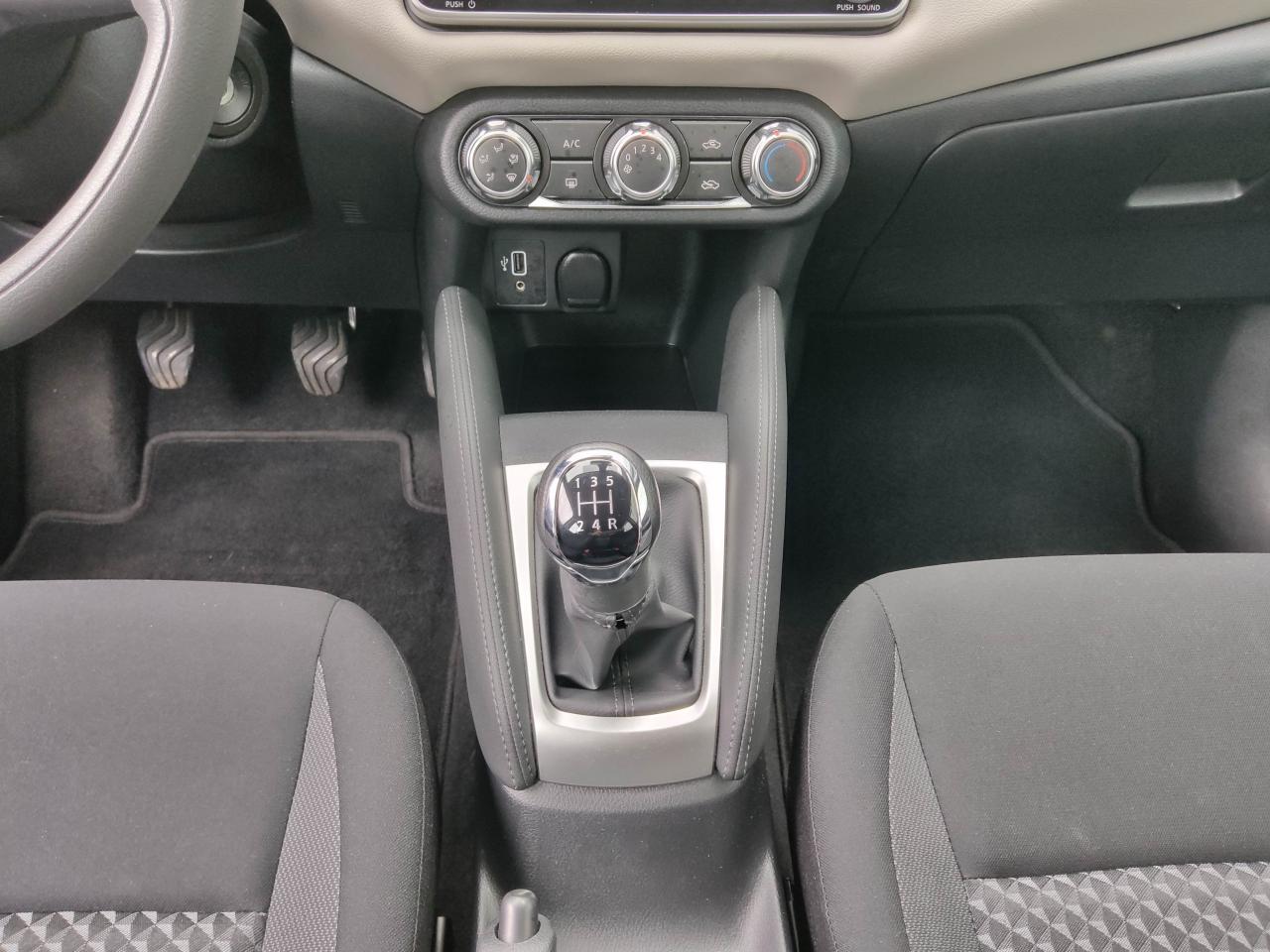 Nissan MICRA ACENTA 1.0 SCHECKHEFTGEPFL. NAVI KLIMA Bildbeschreibung: Nissan MICRA ACENTA 1.0 SCHECKHEFTGEPFL. NAVI KLIMA