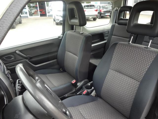 Suzuki JIMNY 1.3 M/T 4X4 COMFORT KLIMA ALLRAD AHZV CD Bildbeschreibung: Suzuki JIMNY 1.3 M/T 4X4 COMFORT KLIMA ALLRAD AHZV CD