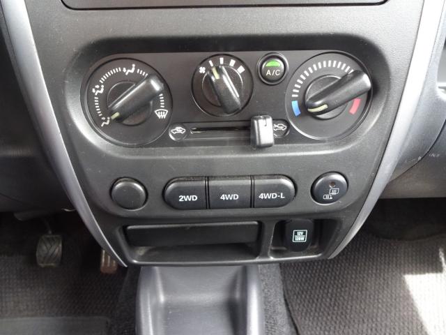 Suzuki JIMNY 1.3 M/T 4X4 COMFORT KLIMA ALLRAD AHZV CD Bildbeschreibung: Suzuki JIMNY 1.3 M/T 4X4 COMFORT KLIMA ALLRAD AHZV CD
