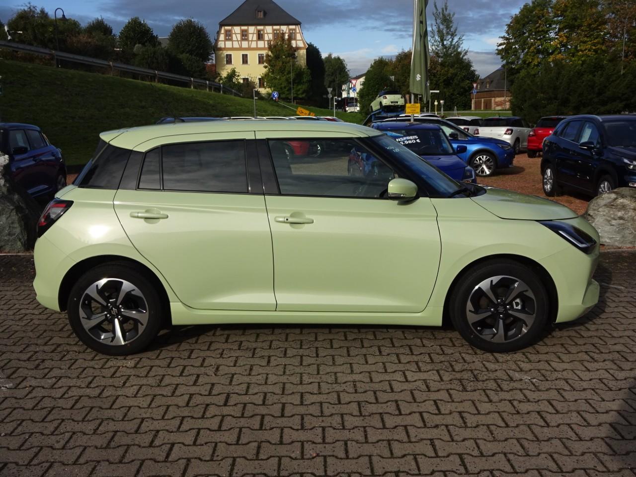 Suzuki SWIFT 1.2 DUALJET CVT COMFORT+, CO2-Klasse: C, AUTOMATIK NAVI Bildbeschreibung: Suzuki SWIFT 1.2 DUALJET CVT COMFORT+, CO2-Klasse: C, AUTOMATIK NAVI