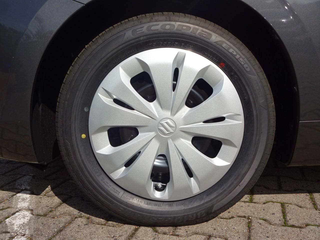 Suzuki SWIFT 1.2 DUALJET CLUB, CO2-Klasse: C, NAVI DAB+ EINPARKH. USB Bildbeschreibung: Suzuki SWIFT 1.2 DUALJET CLUB, CO2-Klasse: C, NAVI DAB+ EINPARKH. USB